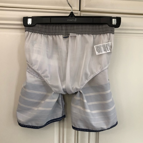 ๐Old Navy boys swim trunks - Picture 6 of 9